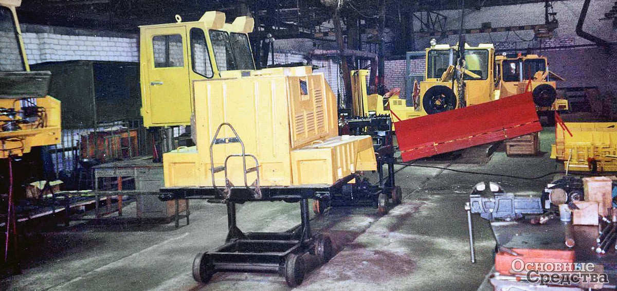 Изготовление ДЭ-242 на высвободившихся площадях тракторного производства в корпусе № 4