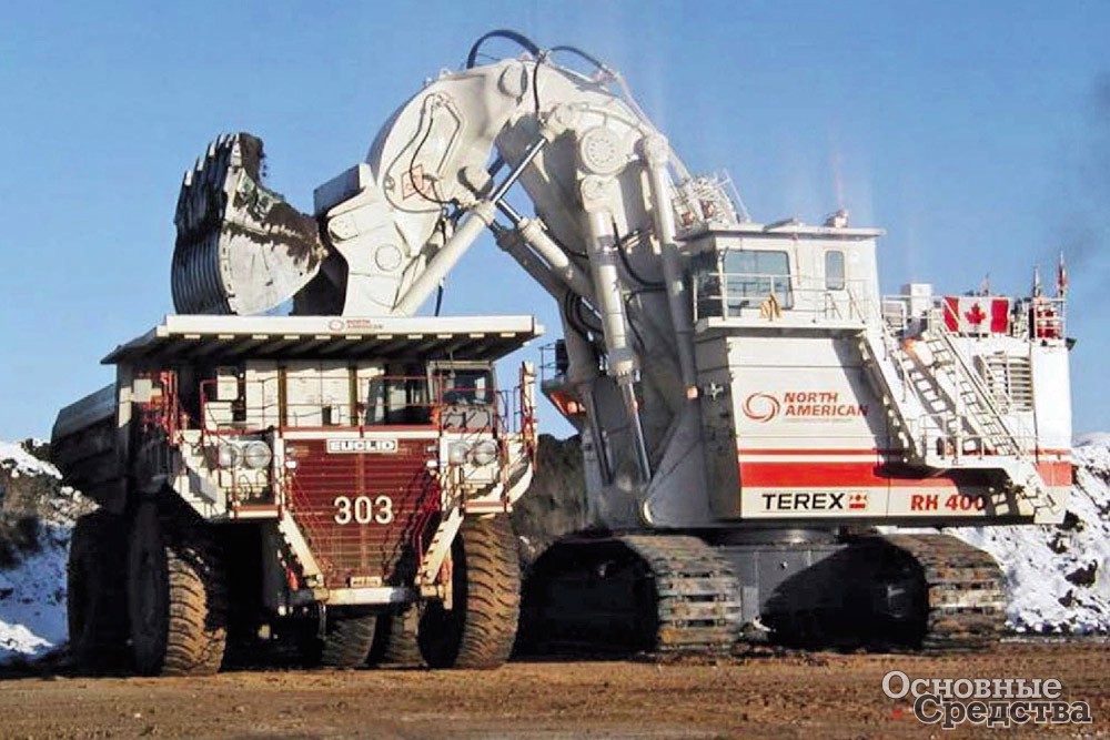 Один из экскаваторов Terex RH400 используется на разработках месторождения нефтенасыщенного песка в Канаде, где за год отгружает 8,7 млн. м><sup>3</sup> песка