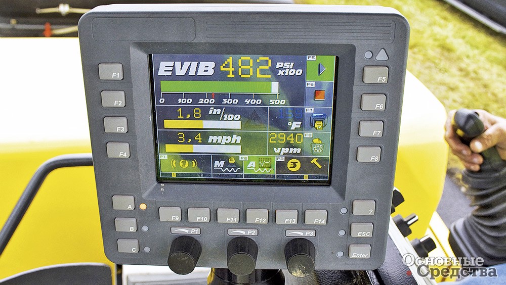 Дисплей, указывающий величину показателя уплотнения Evib на катках Bomag