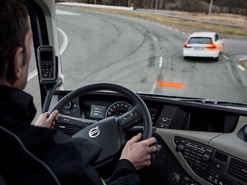 Интеллектуальные системы безопасности Volvo помогут снизить риск ДТП