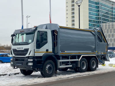 Новинка — мусоровоз на базе шасси IVECO Trakker 6x4 с надстройкой GeesinkNorba