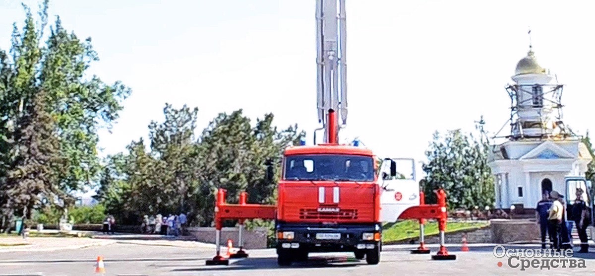 Самый высокий пожарный коленчатый подъемник российского производства АКП-50 на базе КАМАЗ-6540 выпускает АО «Пожтехника»