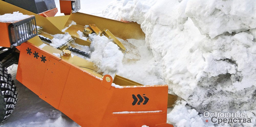 Уборка снежной кучи снегопогрузчиком ДМ-09