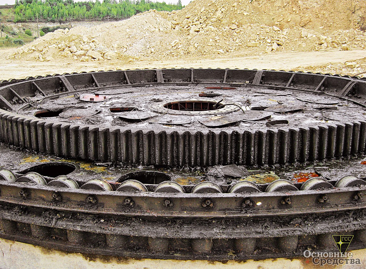 Рис. 14. [b]Tипичная конструкция поворотного круга канатного экскаватора[/b]