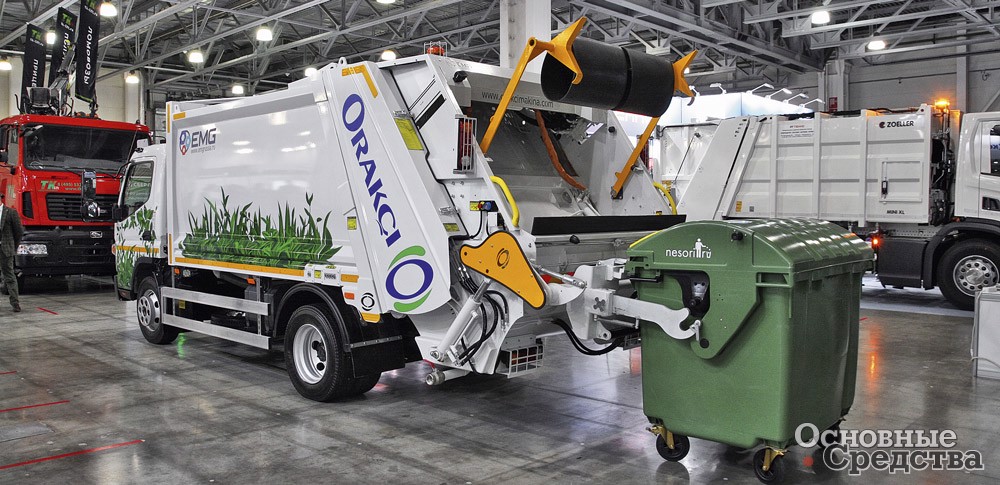 Компактный мусоровоз Orakci объемом 8 м3 на шасси FUSO Canter компании «ЕМГ»