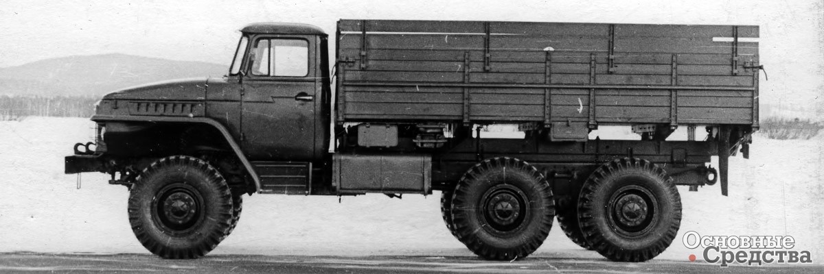 Урал-375Н №1 (вид слева)
