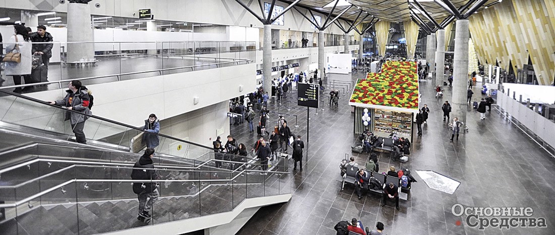 Внутри аэровокзал Нового Уренгоя соответствует всем современным требованиям к комфорту и безопасности