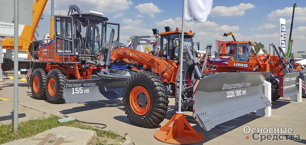 Автогрейдер ДЗ-250А с шарнирно-сочлененной рамой на «CTT EXPO 2024»