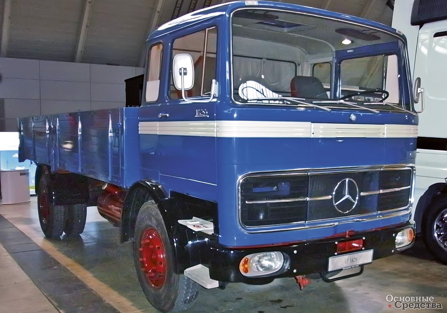 Mercedes-Benz LP 1620: «Рождественский календарь» на колесах