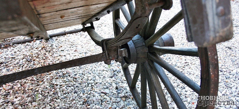 В России для смазки деревянных осей телег применяли колесный деготь из сосновой смолы и чистого дегтя