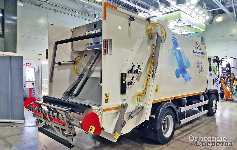 Вместимость мусоровоза ALFANORD – 6,6 м[sup]3[/sup], жесткость кузову придают формованные стенки и крыша