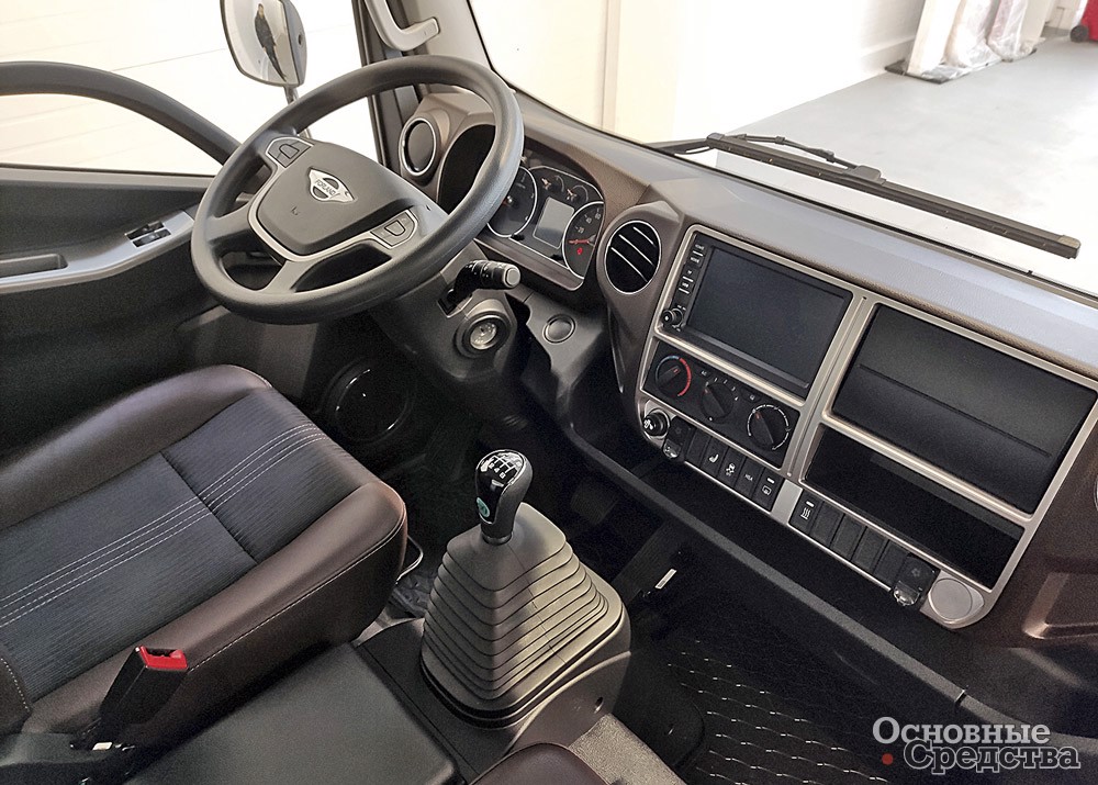 Кабина по дизайну и удобству не уступает легковому автомобилю