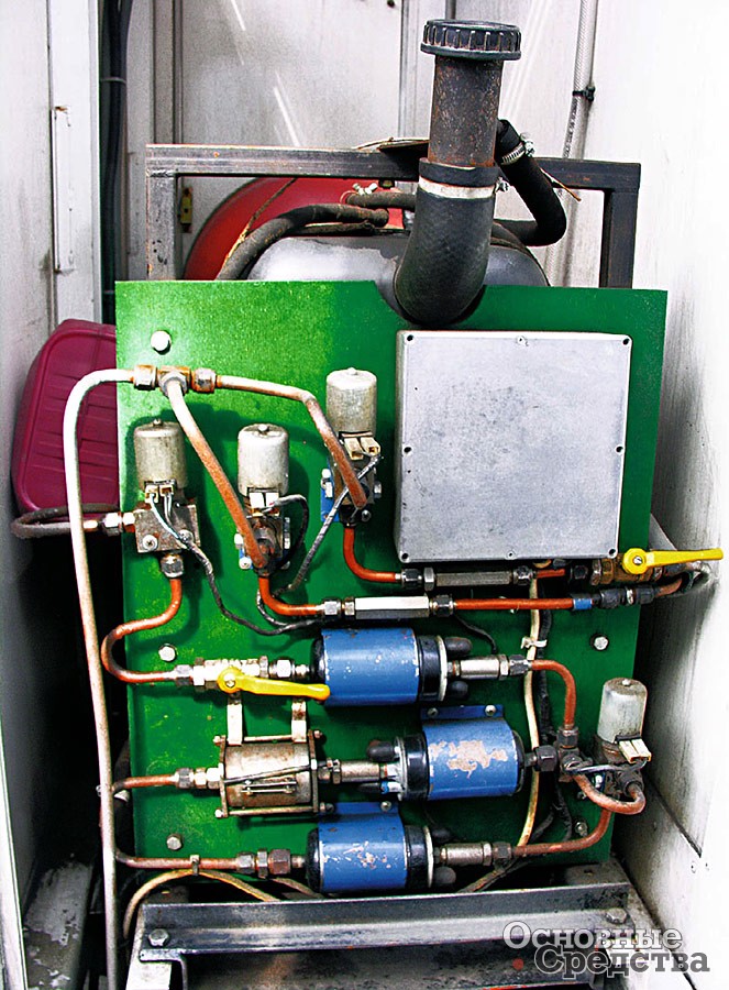 Блок топливоподающих насосов и управляющая аппаратура для ЗИЛ-5301, созданные в НИИДе