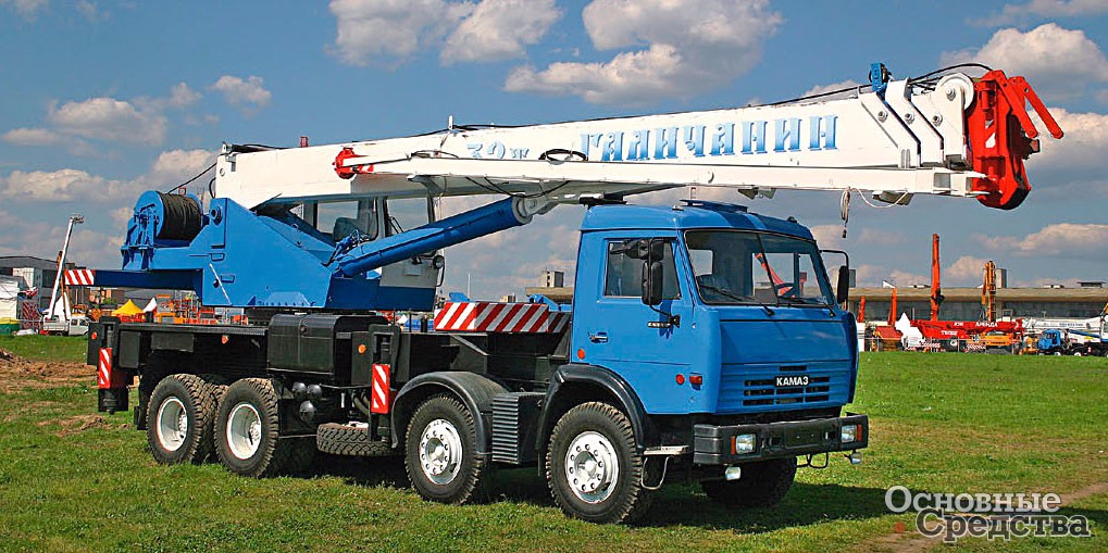 32-тонный кран на шасси КамАЗ-6540 (8х4)