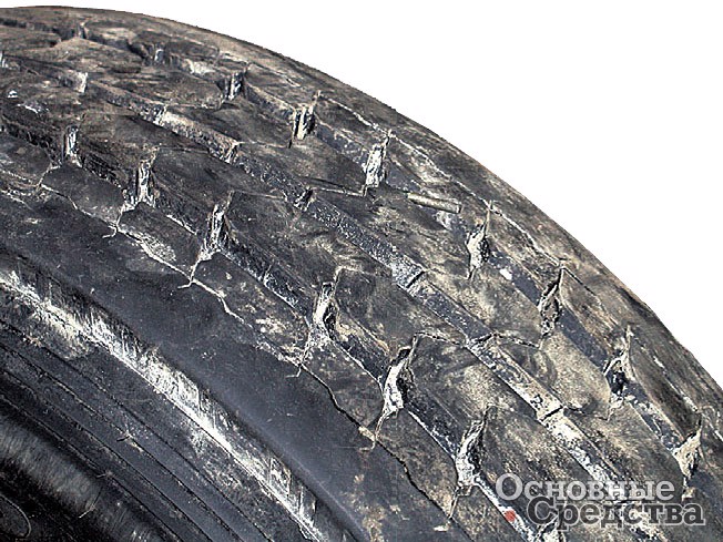При сквозном проколе, вызванном застрявшим предметом, бескамерная шина может пройти еще несколько тысяч километров без заметного снижения внутреннего давления