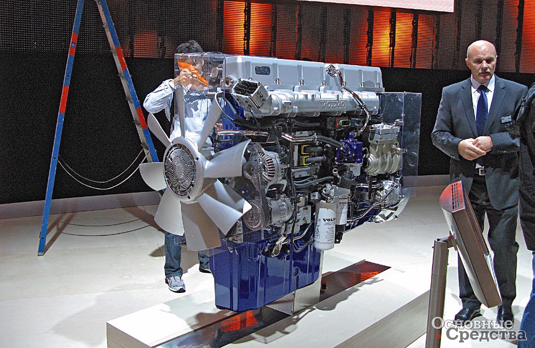 Дизельный двигатель Volvo D16 с топливным фильтром и сепаратором