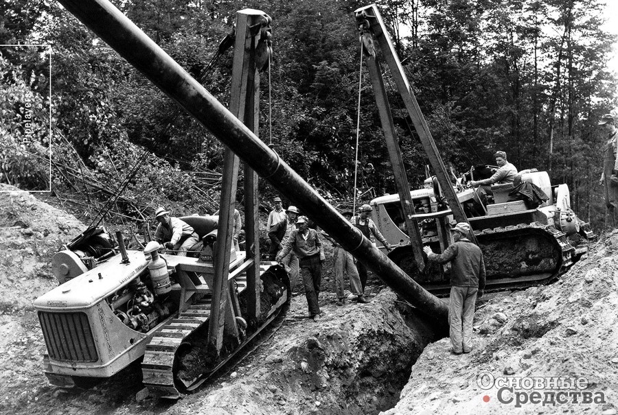 Трубоукладчики на базе Caterpillar D7 на строительстве нефтепровода во время Второй мировой войны
