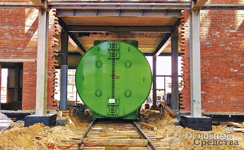 Перемещение парового котла весом 98 т в ограниченном пространстве на Сызранской ТЭЦ в пределах 200 м («Пром-Такелаж»)