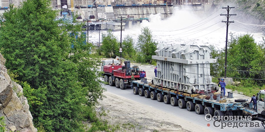 Перевозка трансформатора для Бурейской ГЭС на двух прицепах-модулях ЧМЗАП-706010 (сцеплены друг за другом)