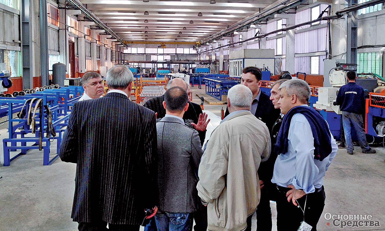Октябрь 2013 г. Сотрудники, региональные представители и партнеры ЗАО «Строймашсервис» на заводе Cromsteel в Румынии
