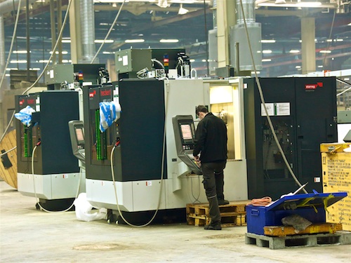 На заводе двигателей «КАМАЗ» устанавливают оборудование для производства Р6