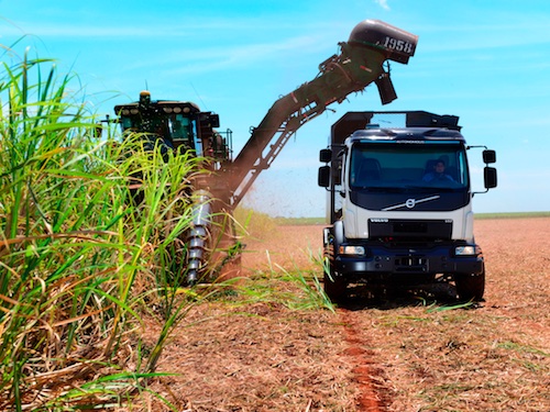 Самоуправляемый грузовик Volvo помогает повысить урожайность сахарного тростника в Бразилии