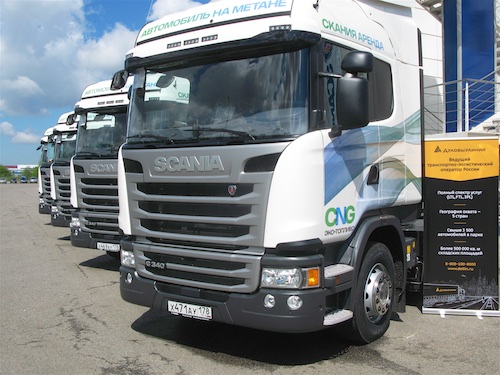 Scania передала пять арендных тягачей на газомоторном топливе компании «Деловые Линии»