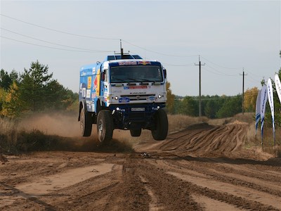 «КАМАЗ-мастер» организовал тест-драйв гоночных грузовиков для СМИ