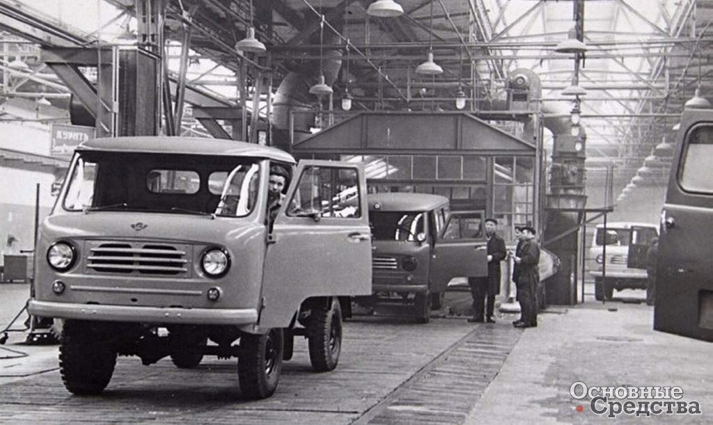 Первые УАЗ-450 сходят с конвейера (1958 г.)