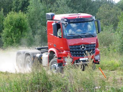 Новички на автодроме: российская премьера крупнотоннажных грузовиков Mercedes-Benz семейств Actros и Arocs