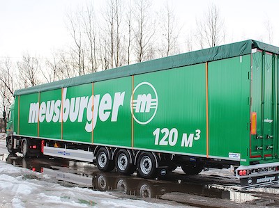 Meusburger Новтрак выпустил полуприцеп для перевозки щепы с рекордным объемом кузова