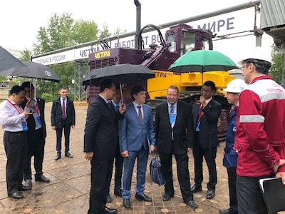 Китайская делегация побывала на знаменитом трактор-шоу ЧЕТРА