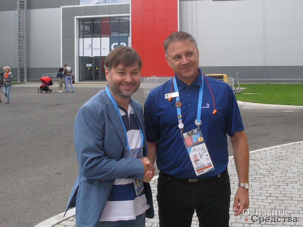 Бобби Хараба (справа) и Олег Никитин (менеджер по развитию бизнеса «Вольво Восток», Volvo CE