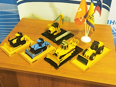 ЧТЗ представил на выставке в Екатеринбурге образцы дорожно-строительной техники