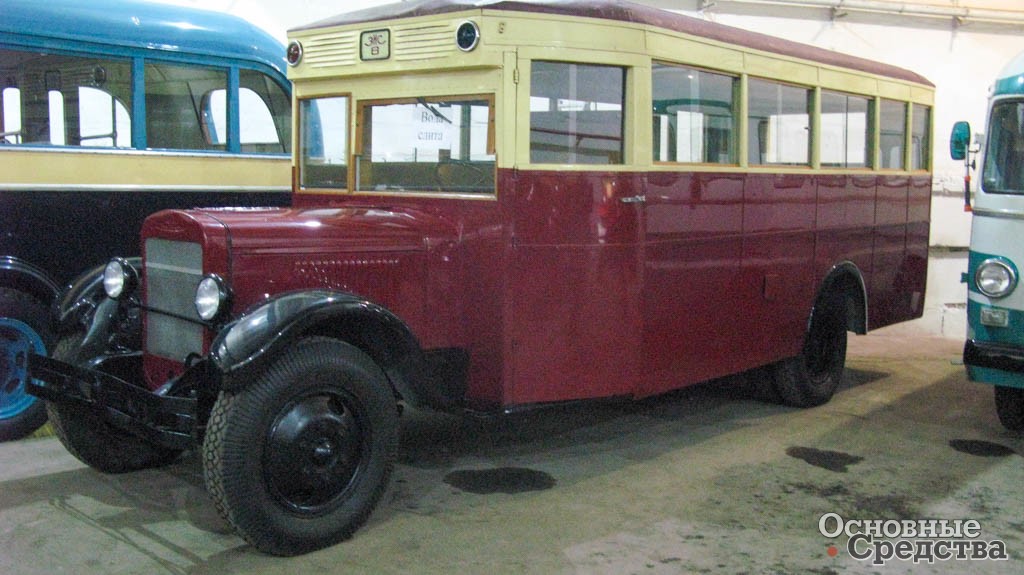 Автобус ЗИС-8 на шасси грузовика ЗИС-11, «Фердинанд» из фильма «Место встречи изменить нельзя»