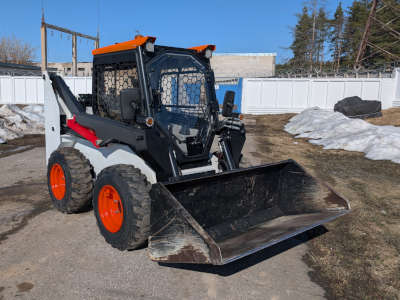 «Оружейные мастерские» выпустили новый мини-погрузчик «Шмель 1250»