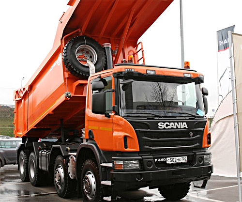 Самосвал Scania с кузовом из стали марки Quard на выставке MiningWorld Russia 2016 
