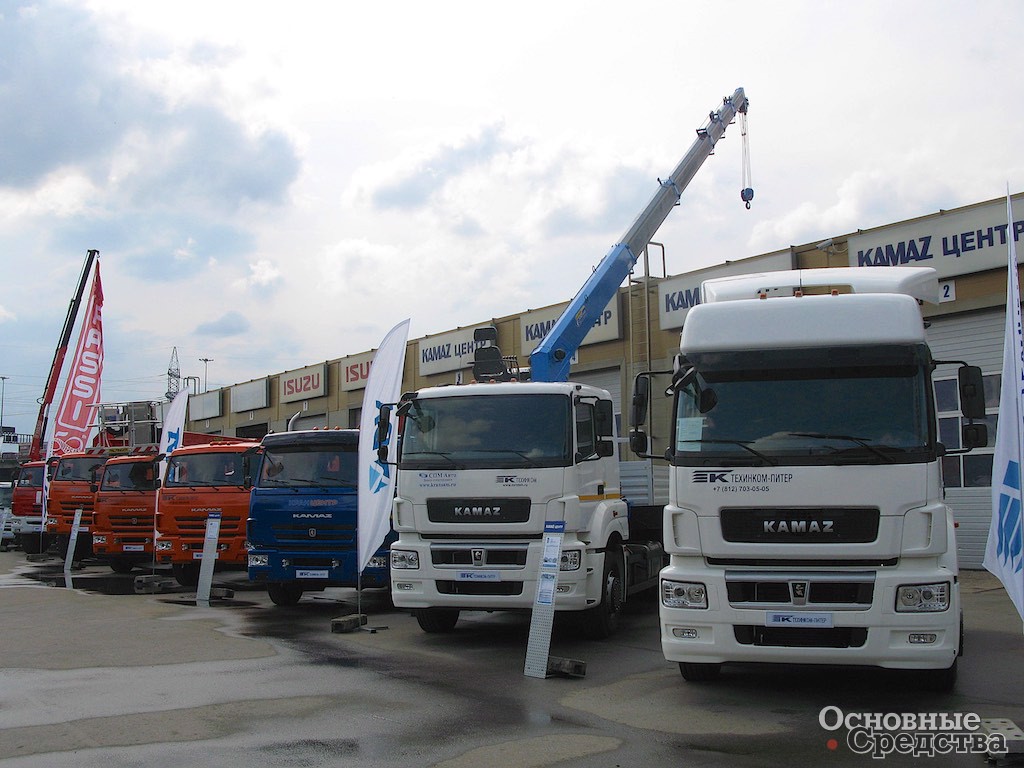 Предлагаемые коммерческие грузовики на территории техцентра «ТЕХИНКОМ-Питер»