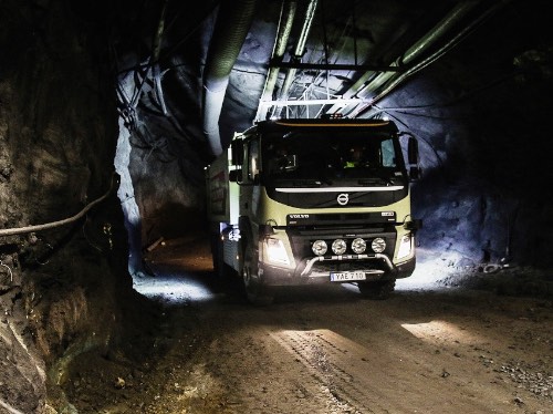 Volvo выпустила первый в мире грузовик без водителя для работы в шахте