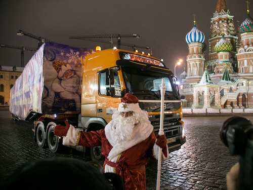 Volvo FMX доставил главную новогоднюю елку страны в Кремль