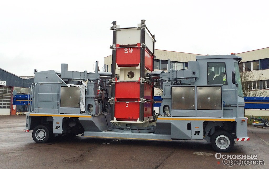 Транспортер контейнеров NICOLAS с испытательным грузом. Транспортер спроектирован для работы в арктических климатических условиях с температурой окружающей среды до -45°С и позволяет осуществлять перевозку опасных грузов. 